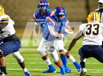 Thumbnail 3 in Lamar vs. Duncanville  (UIL 6A Regional Playoff) photogallery.
