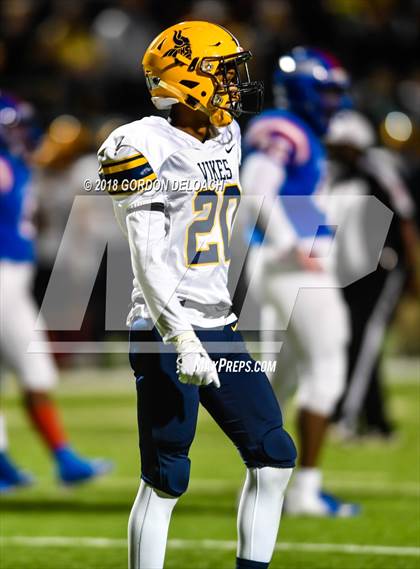 Thumbnail 1 in Lamar vs. Duncanville  (UIL 6A Regional Playoff) photogallery.
