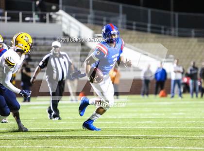 Thumbnail 3 in Lamar vs. Duncanville  (UIL 6A Regional Playoff) photogallery.
