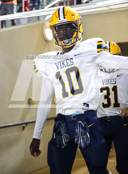Thumbnail 3 in Lamar vs. Duncanville  (UIL 6A Regional Playoff) photogallery.