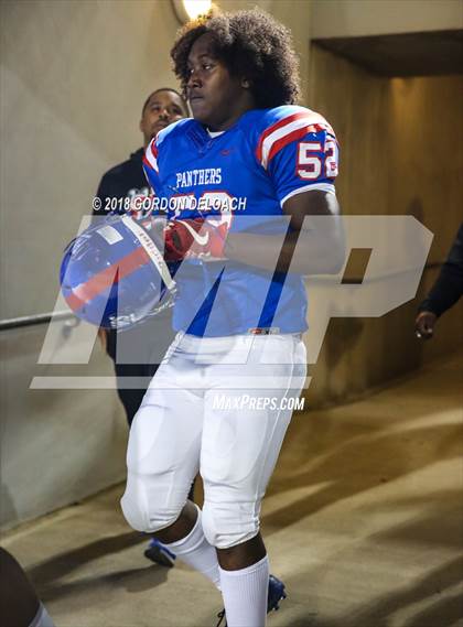 Thumbnail 2 in Lamar vs. Duncanville  (UIL 6A Regional Playoff) photogallery.