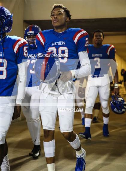 Thumbnail 2 in Lamar vs. Duncanville  (UIL 6A Regional Playoff) photogallery.