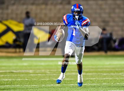 Thumbnail 2 in Lamar vs. Duncanville  (UIL 6A Regional Playoff) photogallery.