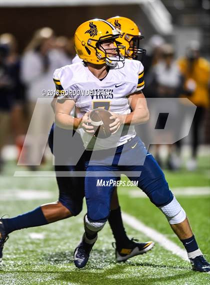 Thumbnail 2 in Lamar vs. Duncanville  (UIL 6A Regional Playoff) photogallery.