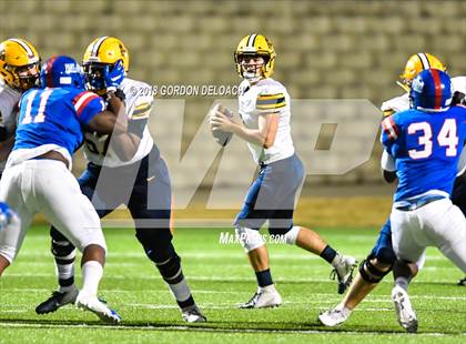 Thumbnail 2 in Lamar vs. Duncanville  (UIL 6A Regional Playoff) photogallery.