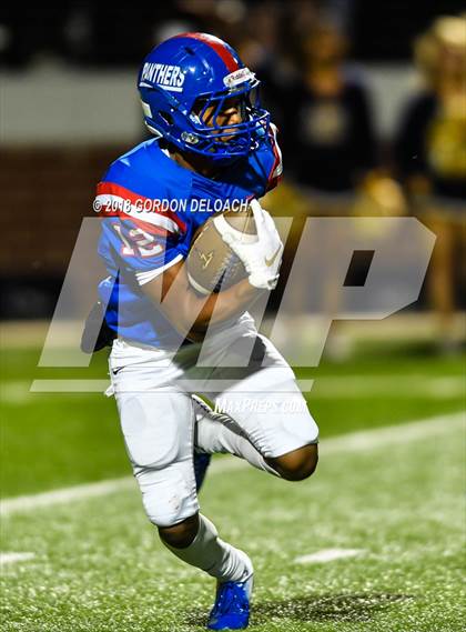 Thumbnail 2 in Lamar vs. Duncanville  (UIL 6A Regional Playoff) photogallery.