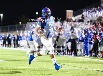 Thumbnail 3 in Lamar vs. Duncanville  (UIL 6A Regional Playoff) photogallery.