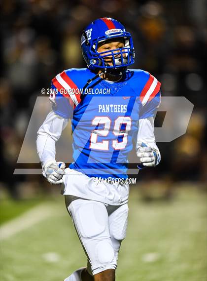 Thumbnail 1 in Lamar vs. Duncanville  (UIL 6A Regional Playoff) photogallery.