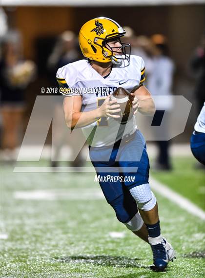 Thumbnail 3 in Lamar vs. Duncanville  (UIL 6A Regional Playoff) photogallery.