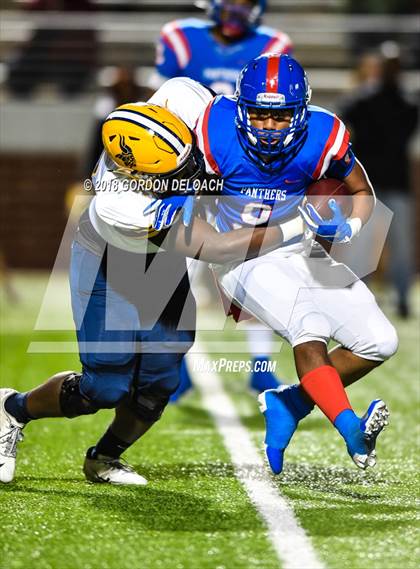 Thumbnail 2 in Lamar vs. Duncanville  (UIL 6A Regional Playoff) photogallery.