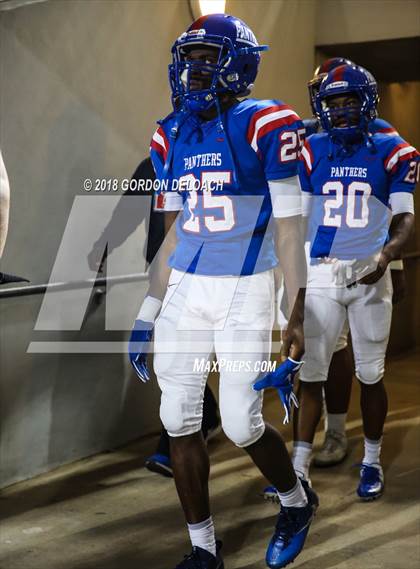 Thumbnail 1 in Lamar vs. Duncanville  (UIL 6A Regional Playoff) photogallery.