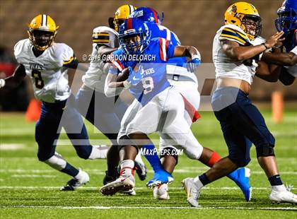 Thumbnail 2 in Lamar vs. Duncanville  (UIL 6A Regional Playoff) photogallery.