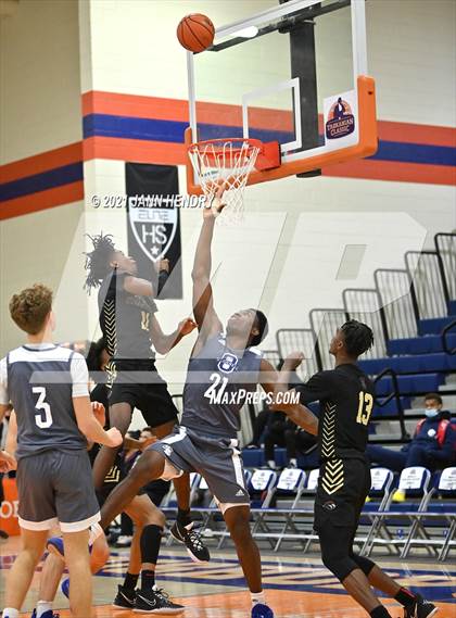 Thumbnail 1 in Salesian College Preparatory vs. Bishop O'Connell (Tarkanian Classic) photogallery.