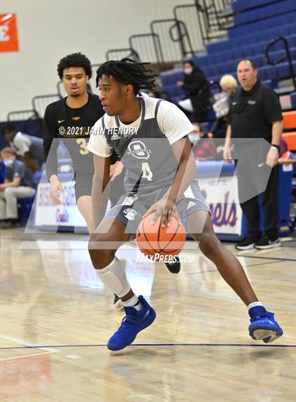Thumbnail 1 in Salesian College Preparatory vs. Bishop O'Connell (Tarkanian Classic) photogallery.