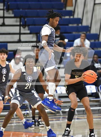 Thumbnail 3 in Salesian College Preparatory vs. Bishop O'Connell (Tarkanian Classic) photogallery.