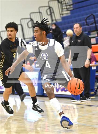 Thumbnail 3 in Salesian College Preparatory vs. Bishop O'Connell (Tarkanian Classic) photogallery.