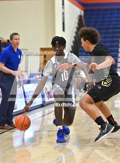 Thumbnail 2 in Salesian College Preparatory vs. Bishop O'Connell (Tarkanian Classic) photogallery.