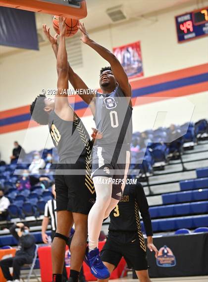 Thumbnail 1 in Salesian College Preparatory vs. Bishop O'Connell (Tarkanian Classic) photogallery.