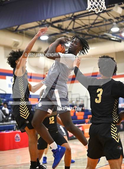 Thumbnail 3 in Salesian College Preparatory vs. Bishop O'Connell (Tarkanian Classic) photogallery.