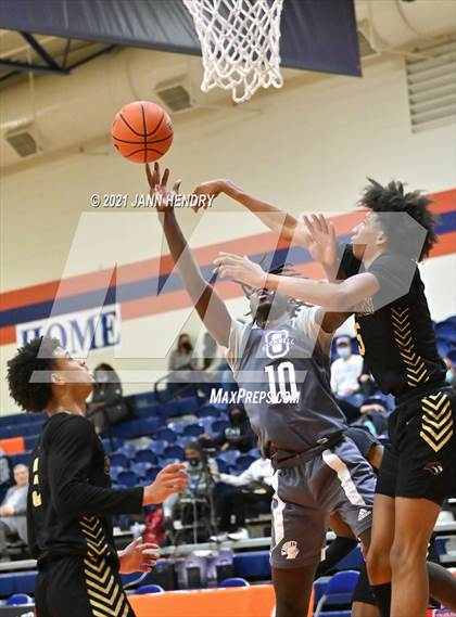 Thumbnail 1 in Salesian College Preparatory vs. Bishop O'Connell (Tarkanian Classic) photogallery.