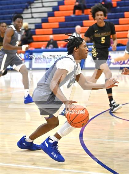 Thumbnail 3 in Salesian College Preparatory vs. Bishop O'Connell (Tarkanian Classic) photogallery.