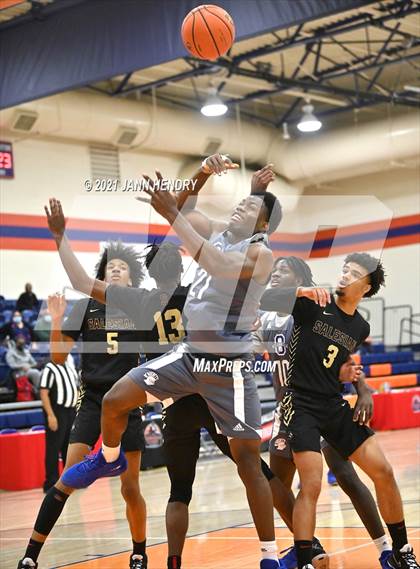 Thumbnail 3 in Salesian College Preparatory vs. Bishop O'Connell (Tarkanian Classic) photogallery.