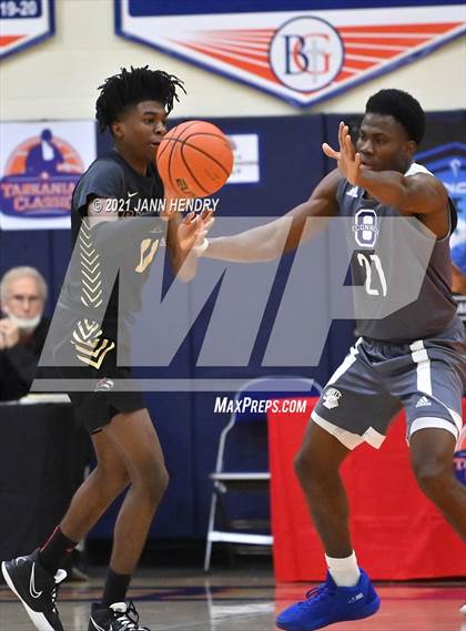 Thumbnail 2 in Salesian College Preparatory vs. Bishop O'Connell (Tarkanian Classic) photogallery.