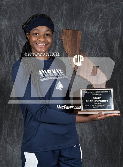 Thumbnail 3 in Rolling Hills Prep (CIF State D4 Award Photos) photogallery.