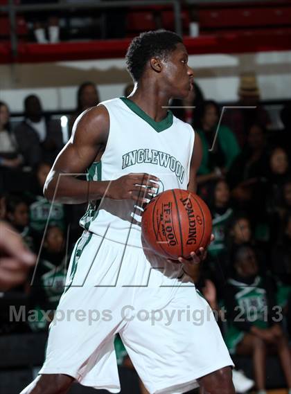 Thumbnail 1 in Serra vs. Inglewood (Real Run Classic) photogallery.