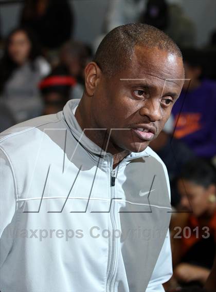 Thumbnail 3 in Serra vs. Inglewood (Real Run Classic) photogallery.