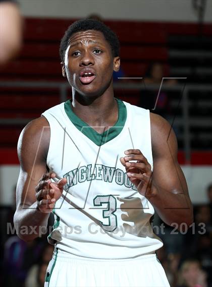Thumbnail 2 in Serra vs. Inglewood (Real Run Classic) photogallery.