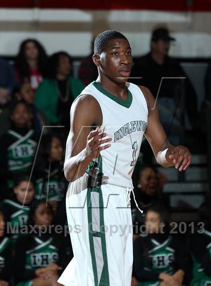 Thumbnail 2 in Serra vs. Inglewood (Real Run Classic) photogallery.