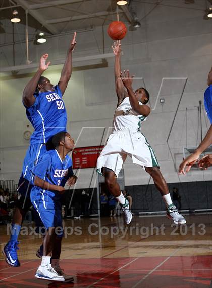 Thumbnail 3 in Serra vs. Inglewood (Real Run Classic) photogallery.