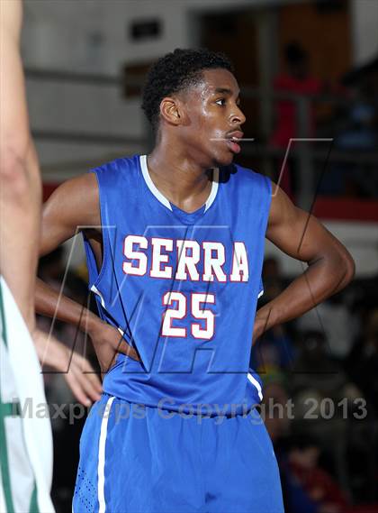 Thumbnail 2 in Serra vs. Inglewood (Real Run Classic) photogallery.