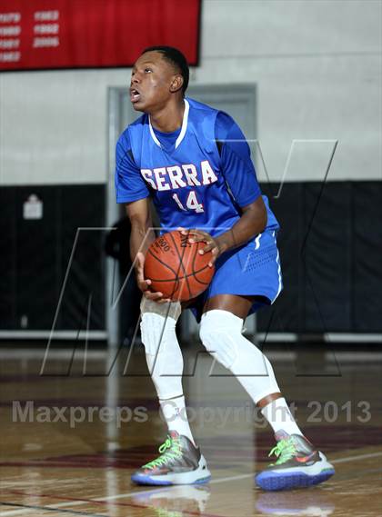 Thumbnail 2 in Serra vs. Inglewood (Real Run Classic) photogallery.