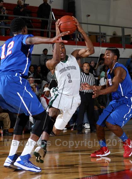 Thumbnail 2 in Serra vs. Inglewood (Real Run Classic) photogallery.