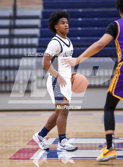 Thumbnail 2 in Allen vs Richardson (Allen Holiday Invitational) photogallery.