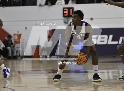 Thumbnail 2 in St. Augustine vs. Oak Cliff Faith Family Academy (Torrey Pines Holiday Classic) photogallery.