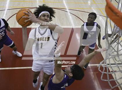 Thumbnail 2 in St. Augustine vs. Oak Cliff Faith Family Academy (Torrey Pines Holiday Classic) photogallery.