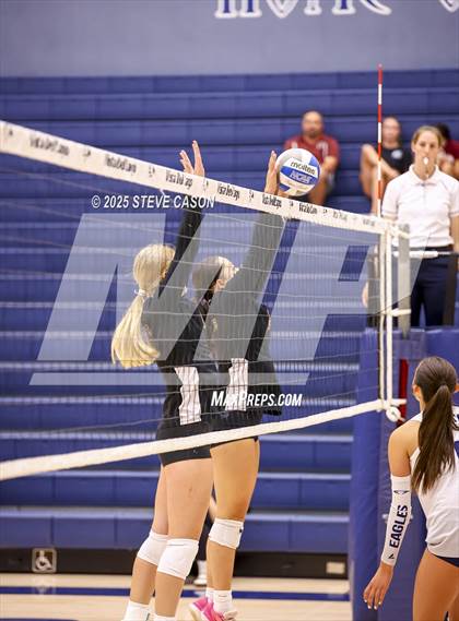 Thumbnail 3 in Whitney @ Vista del Lago photogallery.