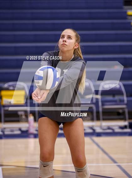 Thumbnail 1 in Whitney @ Vista del Lago photogallery.