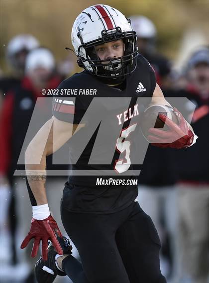 Thumbnail 3 in Yelm vs. Eastside Catholic (WIAA 3A State Final) photogallery.