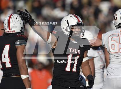 Thumbnail 3 in Yelm vs. Eastside Catholic (WIAA 3A State Final) photogallery.