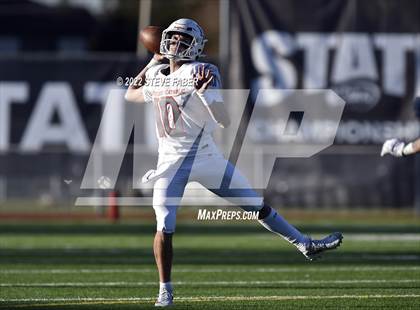 Thumbnail 2 in Yelm vs. Eastside Catholic (WIAA 3A State Final) photogallery.