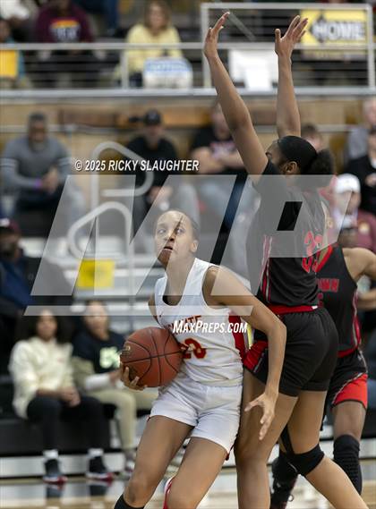 Thumbnail 3 in Alton vs Incarnate Word (University City High School) photogallery.