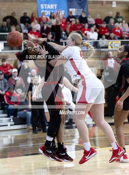 Thumbnail 3 in Alton vs Incarnate Word (University City High School) photogallery.