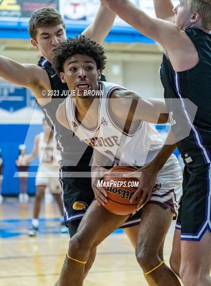 Thumbnail 3 in Brebeuf Jesuit Preparatory vs. Guerin Catholic (IHSAA 3A Sectional 27 semi-final) photogallery.