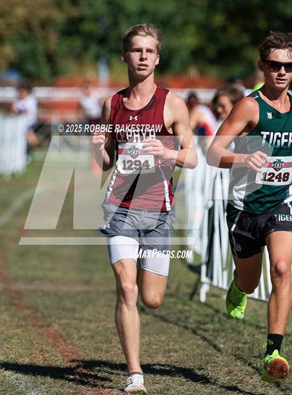 Thumbnail 3 in UIL 1A Boys Cross Country State Final photogallery.