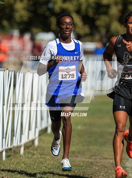 Thumbnail 3 in UIL 1A Boys Cross Country State Final photogallery.