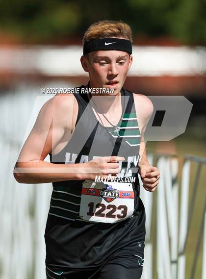 Thumbnail 3 in UIL 1A Boys Cross Country State Final photogallery.